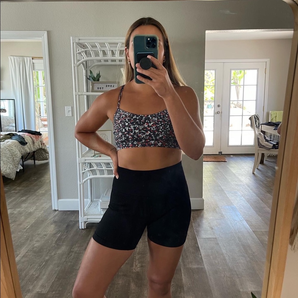 Lululemon sports bra size 8